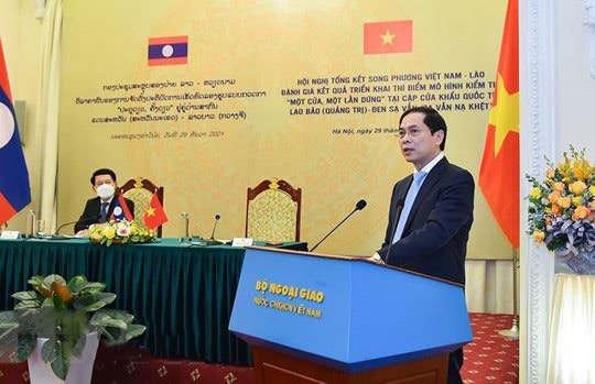 Việt Nam-Lào: Phối hợp triển khai mô hình  ‘một cửa, một lần dừng’ tại cửa khẩu quốc tế Lao Bảo-Den Savanh