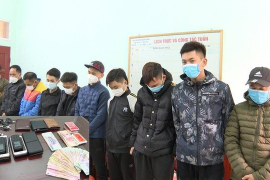 Thanh Hóa: Bắt quả tang 10 đối tượng đang chơi đánh bạc dưới hình thức "3 cây"