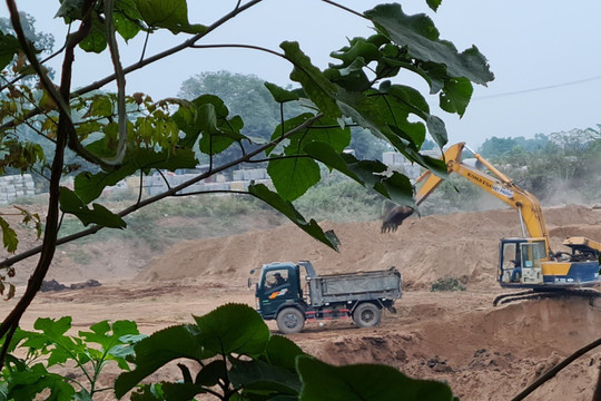 Phường Long Biên treo thưởng cho người phát hiện hành vi đổ trộm rác thải, phế thải xây dựng