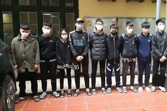Bắt giữ khẩn cấp 9 thanh thiếu niên giả danh cảnh sát đi cướp tài sản
