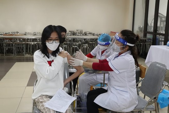 Hà Nội khẩn trương rà soát, bảo vệ nhóm nguy cơ cao mắc Covid-19