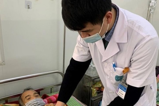 Người đàn ông thủng ruột, nhiễm độc toàn thân sau bữa liên hoan