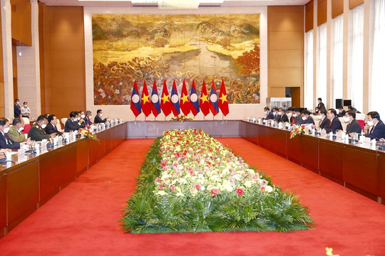 Sẵn sàng tháo gỡ mọi khó khăn để thúc đẩy các dự án hạ tầng giao thông kết nối Lào với Việt Nam