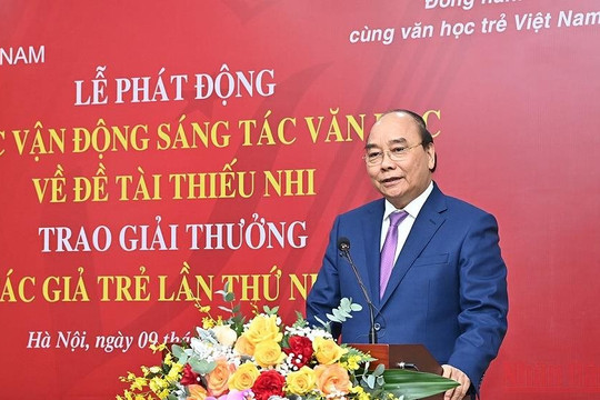 Tác phẩm văn học nghệ thuật làm cho con người sống một đời sống có nhân phẩm, nhân văn