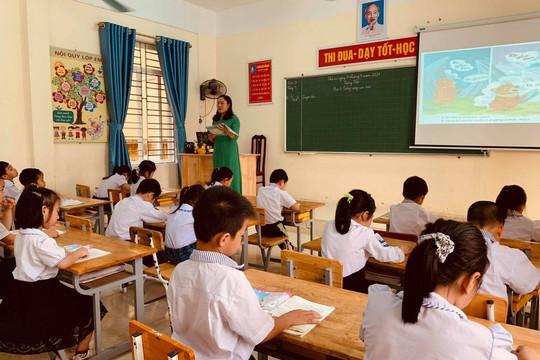 Ninh Bình có hơn 300 F0 là giáo viên và học sinh, 60 trường phải tạm dừng học trực tiếp