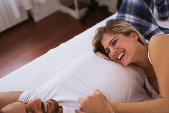 Đôi vợ chồng trẻ quan hệ 3 lần/ngày nhưng không có thai, khám xong bác sĩ không nhịn được cười!