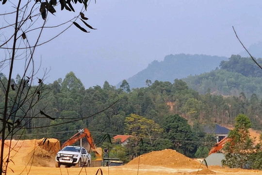 Vĩnh Phúc: Ngang nhiên khai thác, vận chuyển đất trái phép