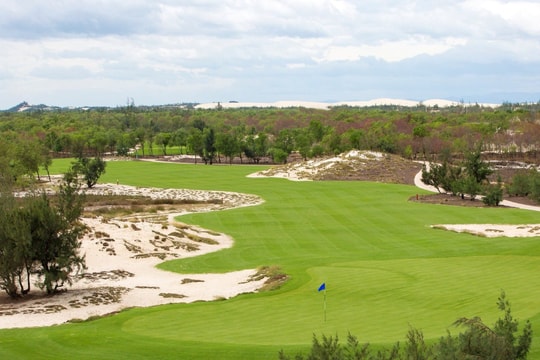 FLC Quảng Bình tài trợ "Bamboo Airways Golf Tournament 2022" với giải HIO 100 tỷ đồng