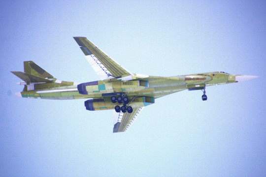 Máy bay tên lửa chiến lược Tu-160M chế tạo tại Nga thực hiện chuyến bay đầu tiên