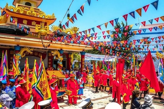 Nhiều tỉnh dừng bắn pháo hoa, các loại hình lễ hội dịp Tết Nguyên đán