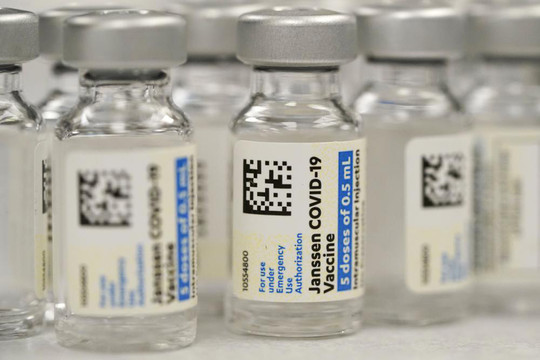 Tác dụng phụ mới hiếm gặp của vaccine COVID-19