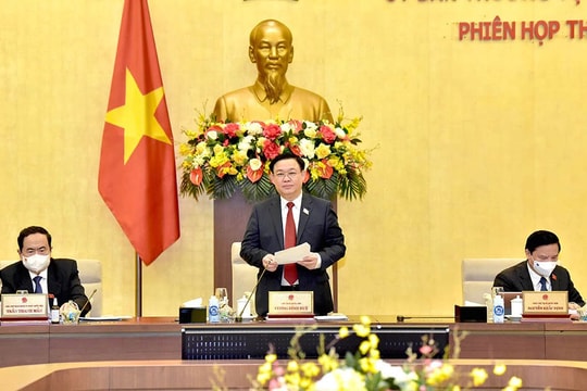 UBTVQH xem xét, quyết định việc thực hiện trang phục xét xử của Hội thẩm nhân dân
