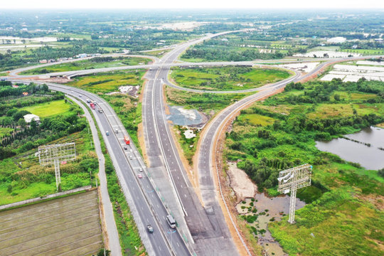 Thông xe đường cao tốc Trung Lương - Mỹ Thuận 