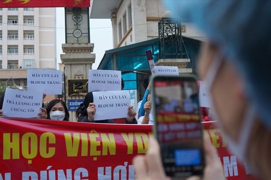 Hỗ trợ khoảng 3 triệu/người cho y bác sĩ Bệnh viện Tuệ Tĩnh bị nợ lương