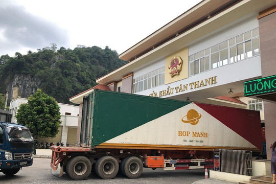 Việt Nam - Trung Quốc tích cực hợp tác giải quyết ùn ứ nông sản biên giới