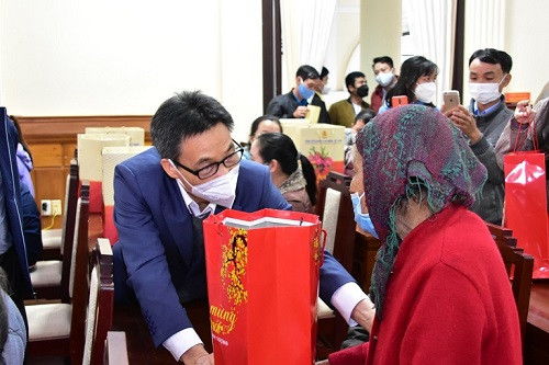 Phó Thủ tướng Vũ Đức Đam thăm, tặng quà Tết tại Thừa Thiên Huế