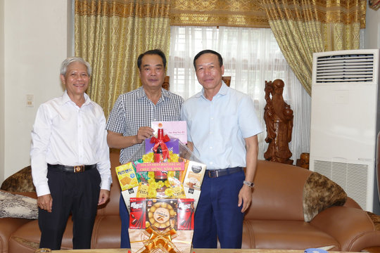 Phó Chánh án TANDTC Nguyễn Trí Tuệ thăm, chúc Tết nguyên lãnh đạo TANDTC, Trọng tài kinh tế Nhà nước