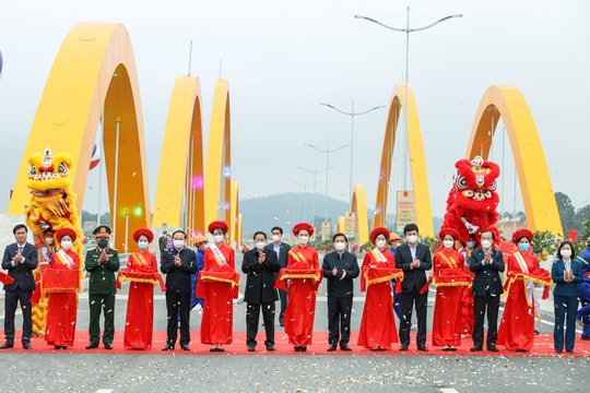 Thủ tướng dự lễ khánh thành cầu Tình Yêu và đường bao biển Hạ Long-Cẩm Phả 