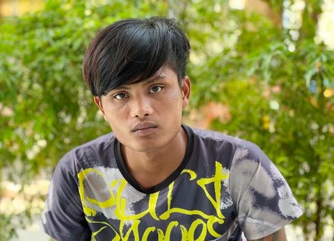 Nghịch tử dùng kéo sát hại mẹ