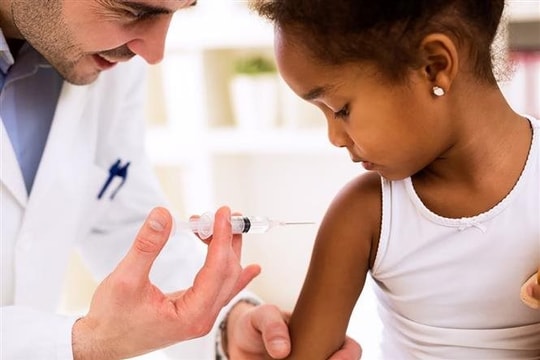 Tin vắn thế giới ngày 31/1: Anh tiêm vaccine COVID-19 cho trẻ em có nguy cơ cao từ 5-11 tuổi