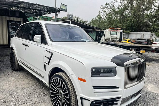 Rolls-Royce Cullinan đầu tiên về Việt Nam