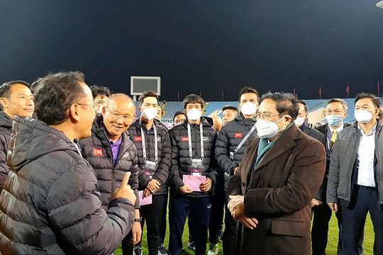 Lãnh đạo Nhà nước, Chính phủ biểu dương các "chiến binh Sao vàng" về chiến thắng trước ĐT Trung Quốc
