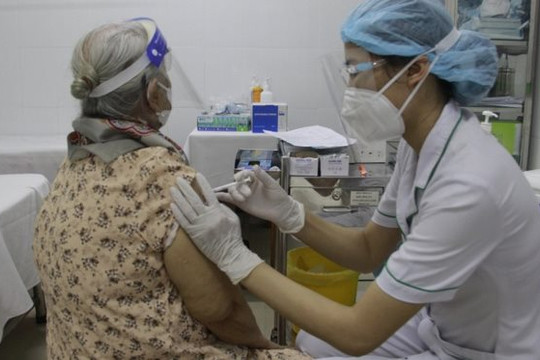 TP Hồ Chí Minh tiêm vaccine Covid-19 xuyên Tết