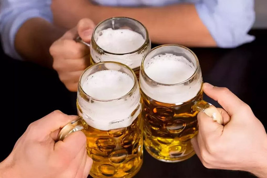 Rượu, bia, rượu vang đỏ, loại nào ít hại gan nhất? Bác sĩ cho bạn biết sự thật