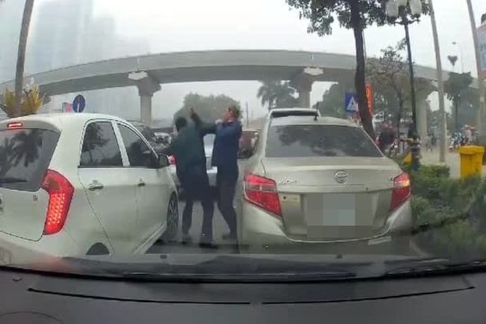 Mâu thuẫn do va chạm giao thông, một người bị đâm tử vong