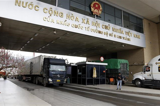 Xử lý nghiêm minh các hành vi lợi dụng ùn tắc hàng hóa để vi phạm luật