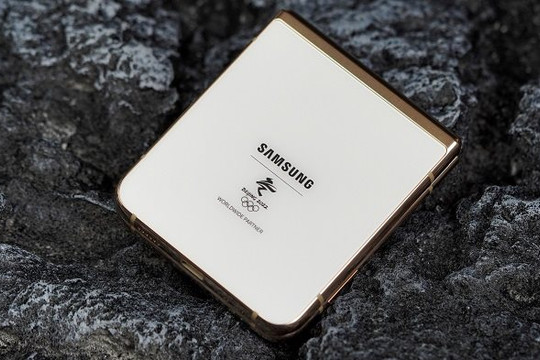 Samsung ra mắt Galaxy Z Flip3 phiên bản Olympics