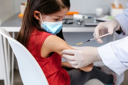 Hơn 60% phụ huynh đồng ý tiêm vaccine Covid-19 cho trẻ 5-11 tuổi