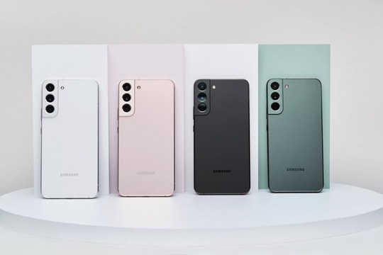Loạt Galaxy S22 ra mắt, giá từ 799 USD