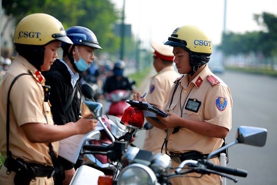 Lái xe đứng tên người khác khi tham gia giao thông có bị phạt?