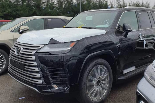 Lexus LX 600 2022 đầu tiên về Việt Nam