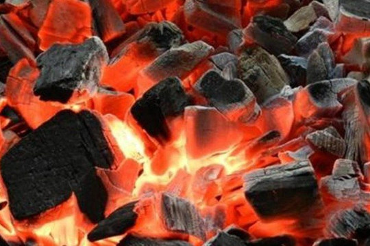 Hai vợ chồng thương vong do đóng cửa đốt than sưởi ấm