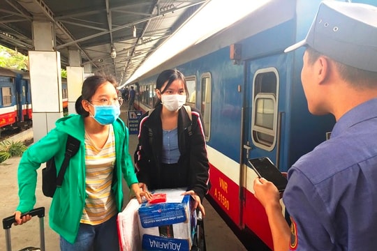 Giảm giá vé tàu thêm 20% cho học sinh, sinh viên sau Tết