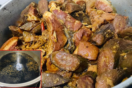 Đổi mới thực đơn sau Tết với món cá kho chuối: Để cá lên màu đẹp khi chưng nước hàng đừng cho nước mà thêm thứ này