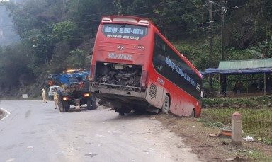 Va chạm với xe khách, người đi xe máy tử vong