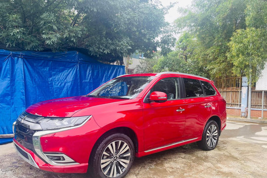 Mitsubishi Outlander 2022 xuất hiện tại Việt Nam
