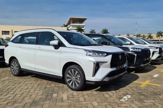 Toyota Veloz Cross cập cảng Việt Nam, giá từ 600 triệu đồng