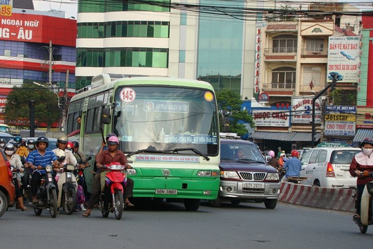 Thí điểm 5 tuyến xe buýt điện tại TP. HCM