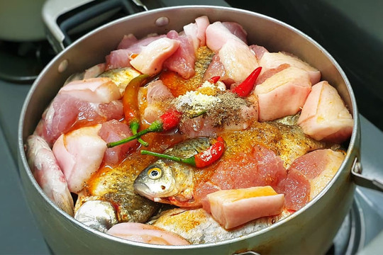 Cá diếc kho riềng: Món ngon đầu xuân, đừng nên bỏ lỡ. Để khử tanh, đừng quên thêm thứ này
