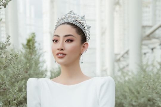 Hoa hậu Lương Thùy Linh xuất hiện lộng lẫy trong váy cưới 6000$