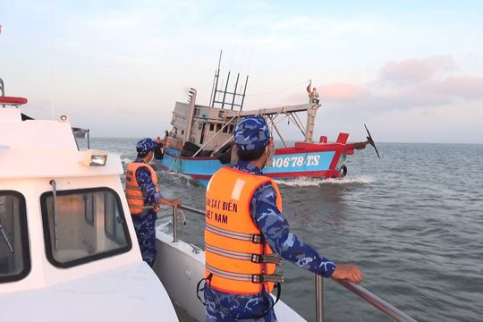 Bắt giữ tàu chở dầu DO không rõ nguồn gốc
