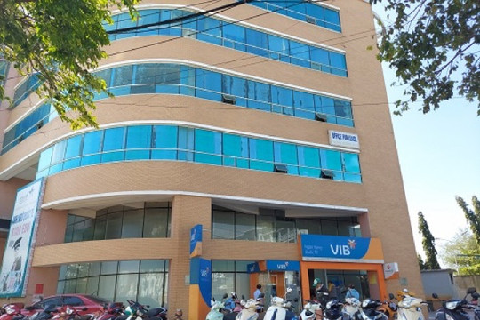 Chậm đóng lãi 1 ngày, VIB Vũng Tàu “lệnh” khách hàng phải ra khỏi nhà để xử lý tài sản thu hồi nợ
