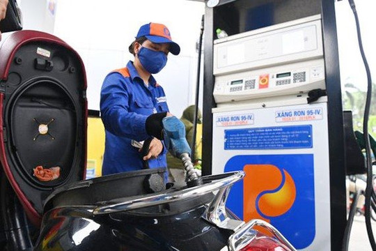 Phó Thủ tướng yêu cầu bảo đảm nguồn cung xăng dầu cho thị trường trong nước