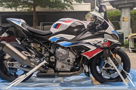 BMW M 1000 RR về Việt Nam, giá từ 1,4 tỷ đồng