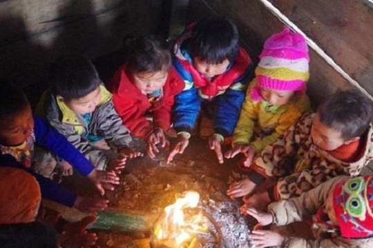 Nhiều trường học ở Sơn La cho học sinh tạm dừng đến trường để tránh rét