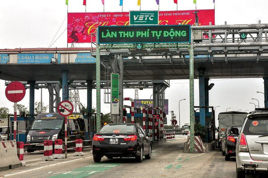 Thủ tướng: Đẩy nhanh tiến độ dán thẻ định danh ô tô để thu phí điện tử không dừng